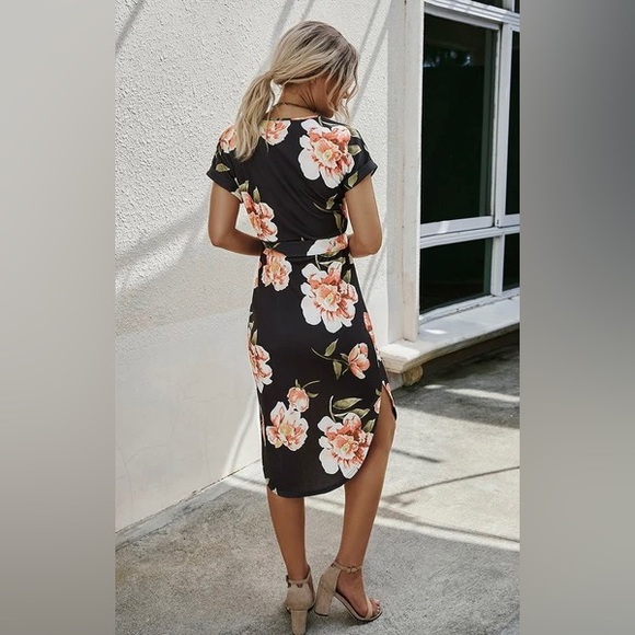NWT Beautiful Black Floral Dress - Picture 2 of 7